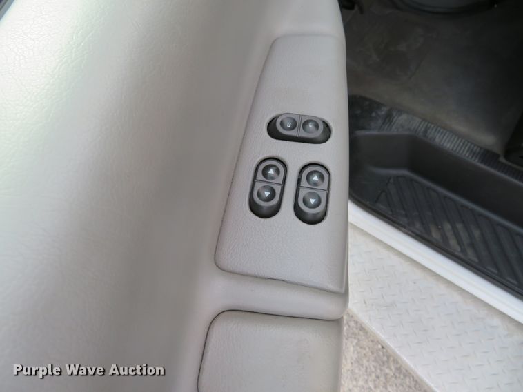 image for item DH1228 2002 Ford Econoline E450 Super Duty  ambulance