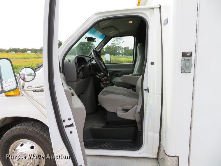 image for item DH1228 2002 Ford Econoline E450 Super Duty  ambulance