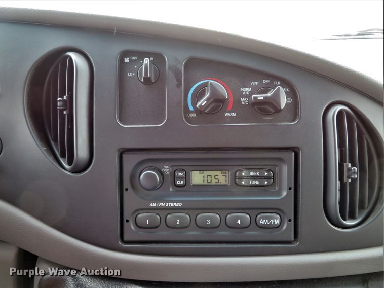 image for item DH1228 2002 Ford Econoline E450 Super Duty  ambulance