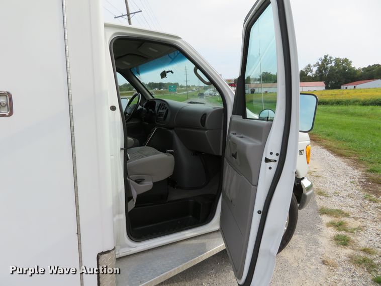 image for item DH1228 2002 Ford Econoline E450 Super Duty  ambulance