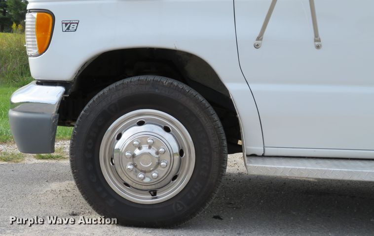 image for item DH1228 2002 Ford Econoline E450 Super Duty  ambulance