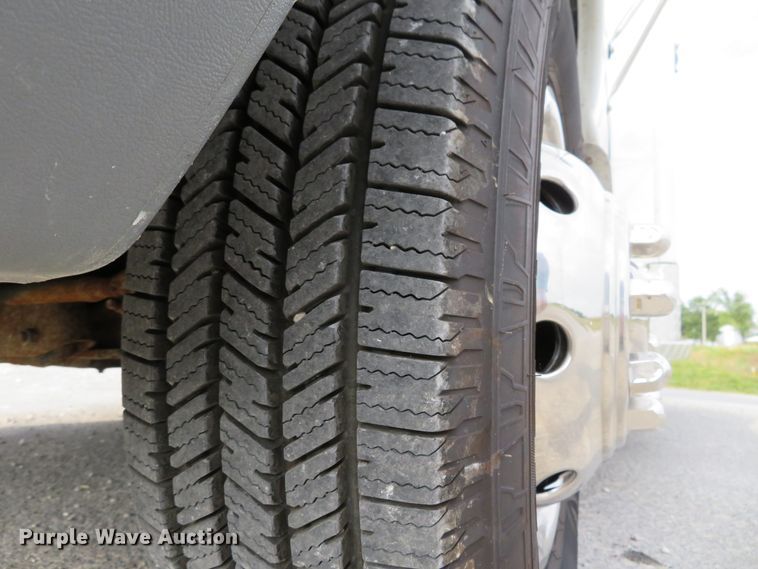 image for item DH1228 2002 Ford Econoline E450 Super Duty  ambulance