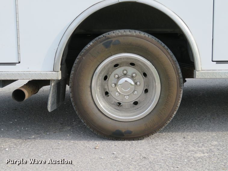 image for item DH1228 2002 Ford Econoline E450 Super Duty  ambulance