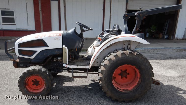image for item DH7014 Bobcat CT230  tractor