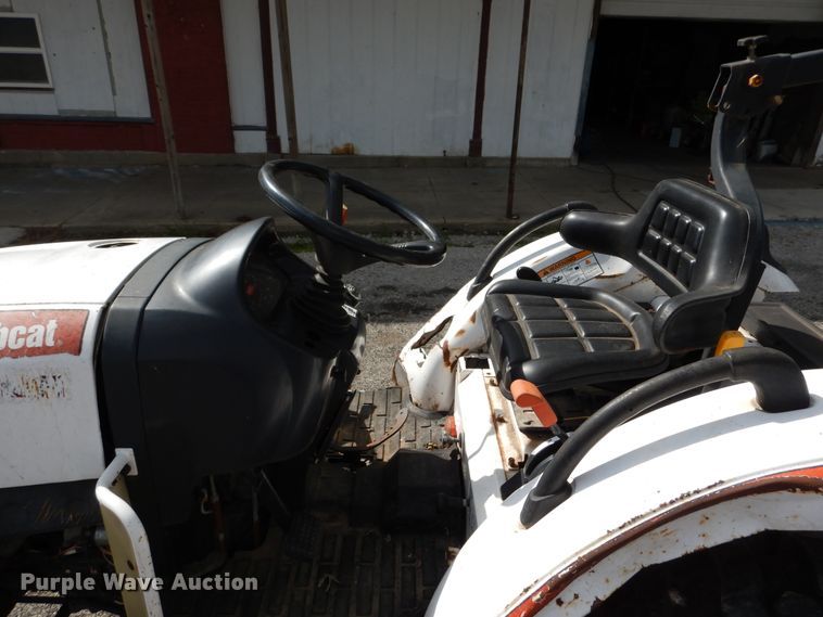 image for item DH7014 Bobcat CT230  tractor