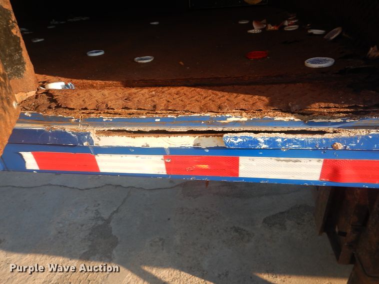 image for item DI0471 2005 Clark refrigerated van trailer