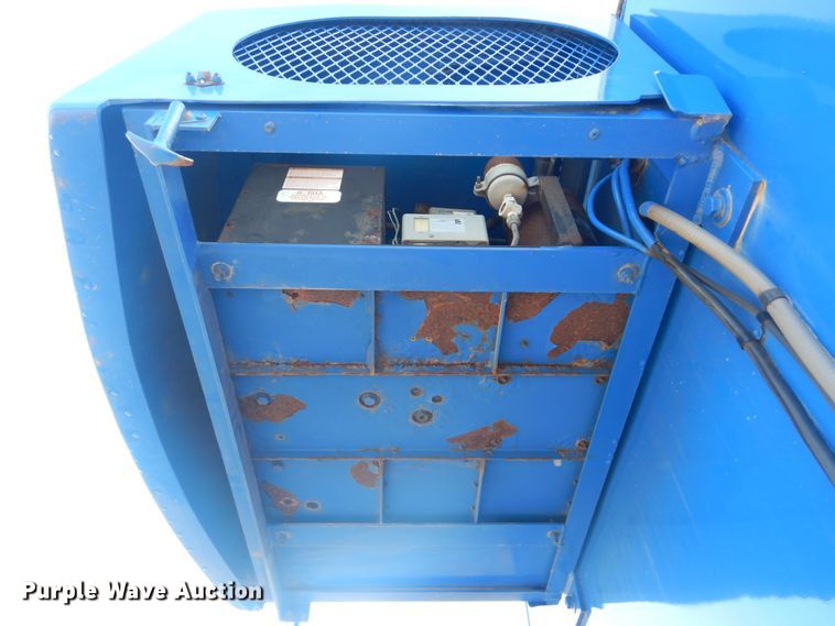 image for item DI0471 2005 Clark refrigerated van trailer