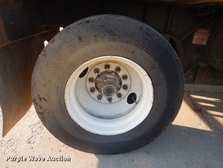 image for item DI0471 2005 Clark refrigerated van trailer