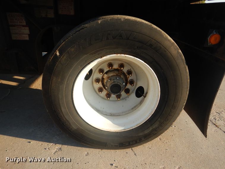 image for item DI0471 2005 Clark refrigerated van trailer