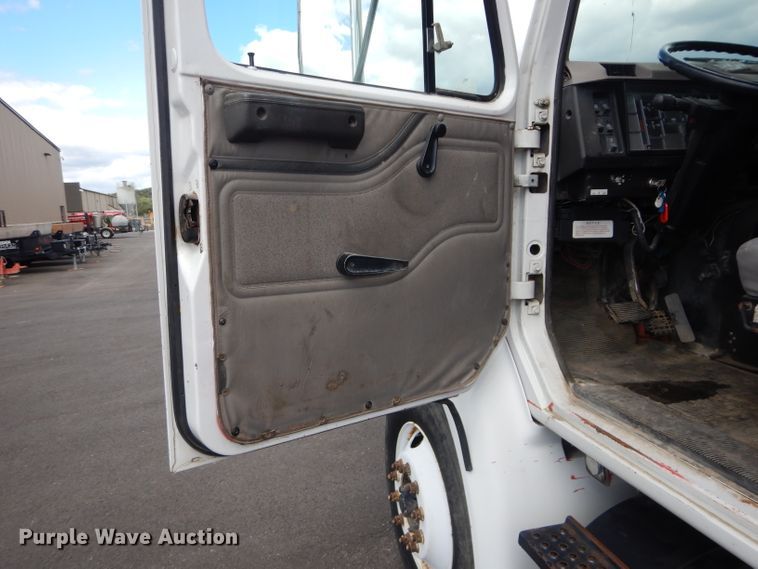 image for item DI8307 1998 International 8100  sewer jetter truck