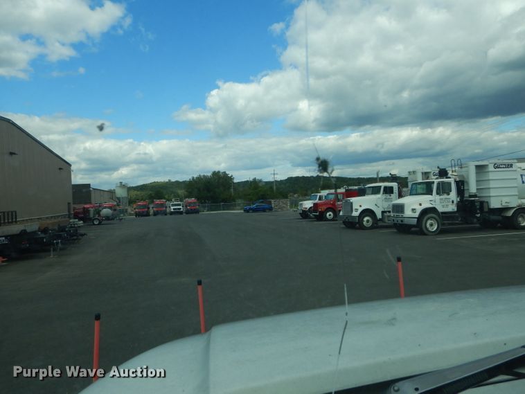 image for item DI8307 1998 International 8100  sewer jetter truck