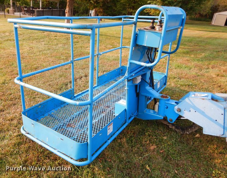 image for item DI8314 2005 Genie S80  boom lift