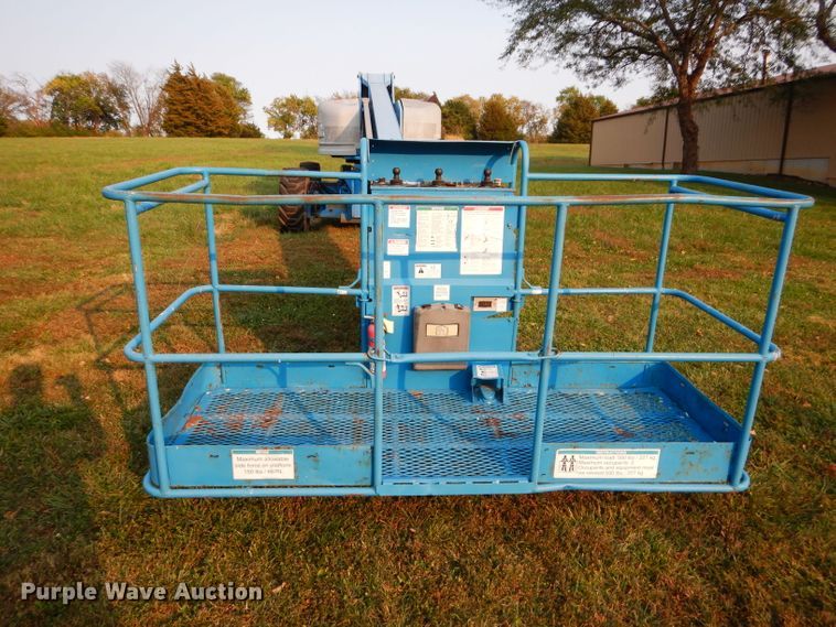 image for item DI8314 2005 Genie S80  boom lift