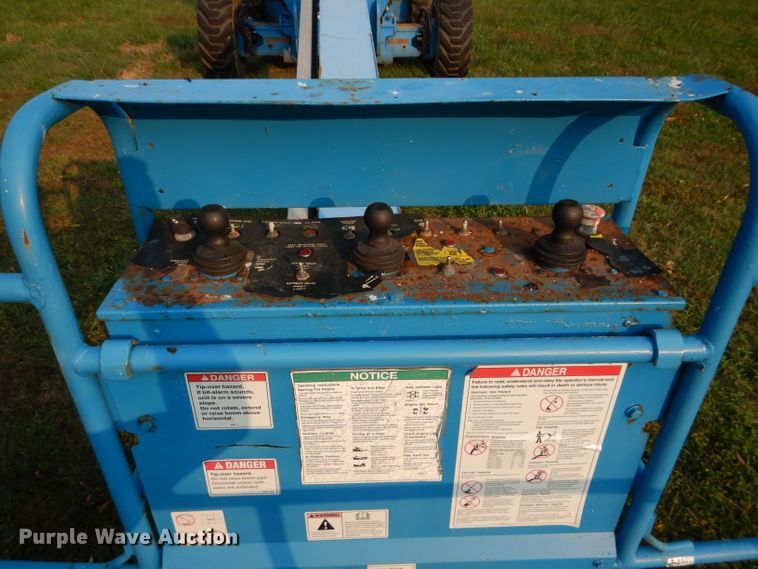 image for item DI8314 2005 Genie S80  boom lift