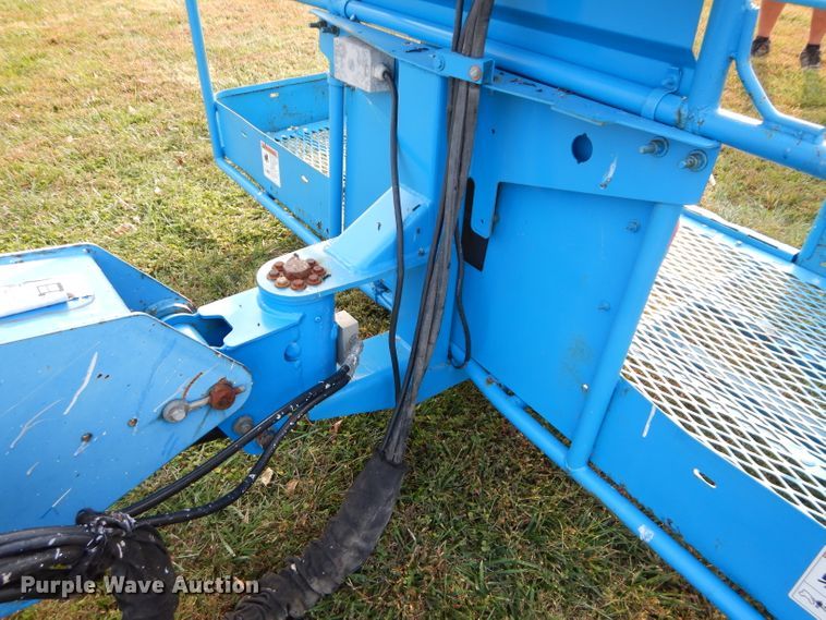image for item DI8314 2005 Genie S80  boom lift