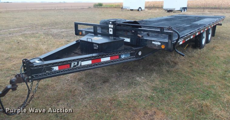 image for item DX9243 2009 PJ Trailer T8222 tilt deck equipment trailer