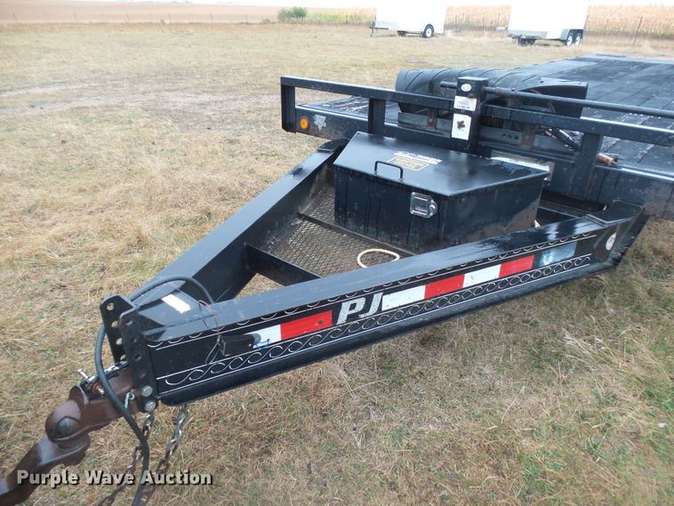 image for item DX9243 2009 PJ Trailer T8222 tilt deck equipment trailer