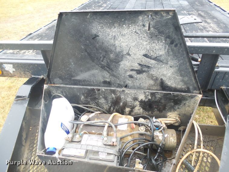 image for item DX9243 2009 PJ Trailer T8222 tilt deck equipment trailer