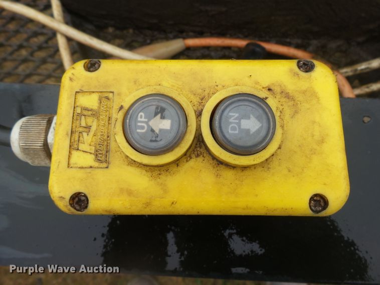 image for item DX9243 2009 PJ Trailer T8222 tilt deck equipment trailer