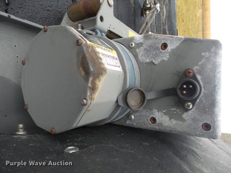 image for item DX9243 2009 PJ Trailer T8222 tilt deck equipment trailer