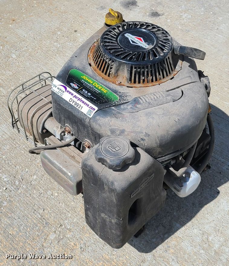 image for item DY9931 Briggs & Stratton gas engine