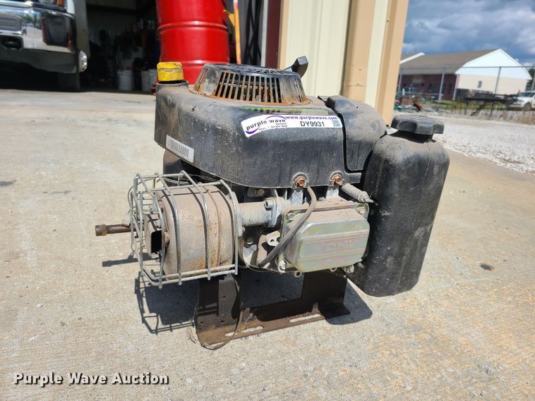 image for item DY9931 Briggs & Stratton gas engine