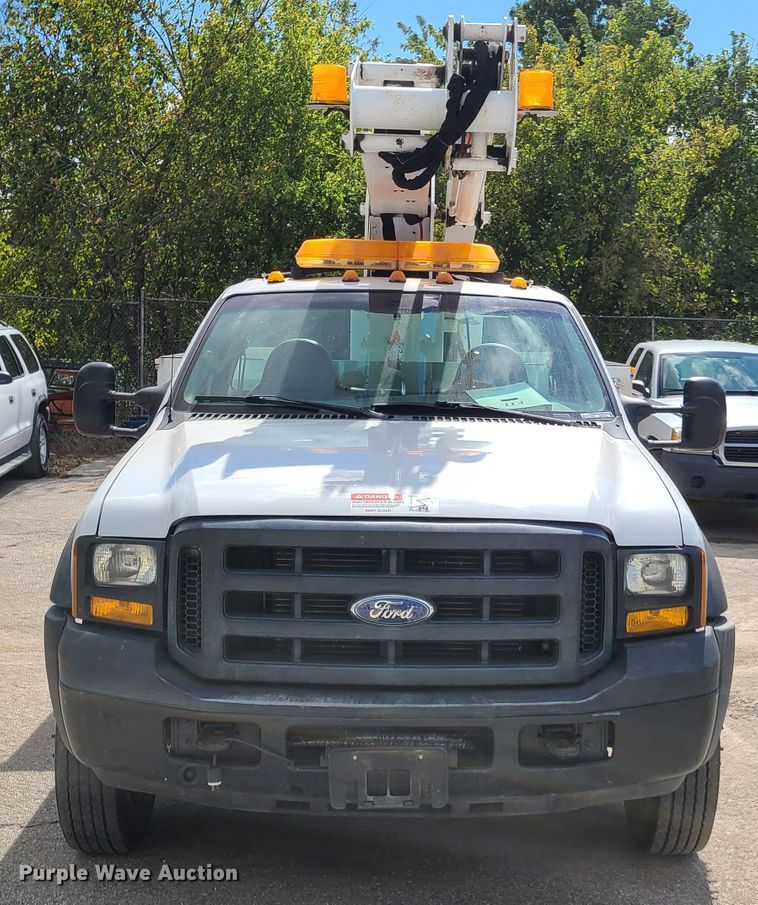 image for item DY9933 2006 Ford F450 Super Duty  bucket truck