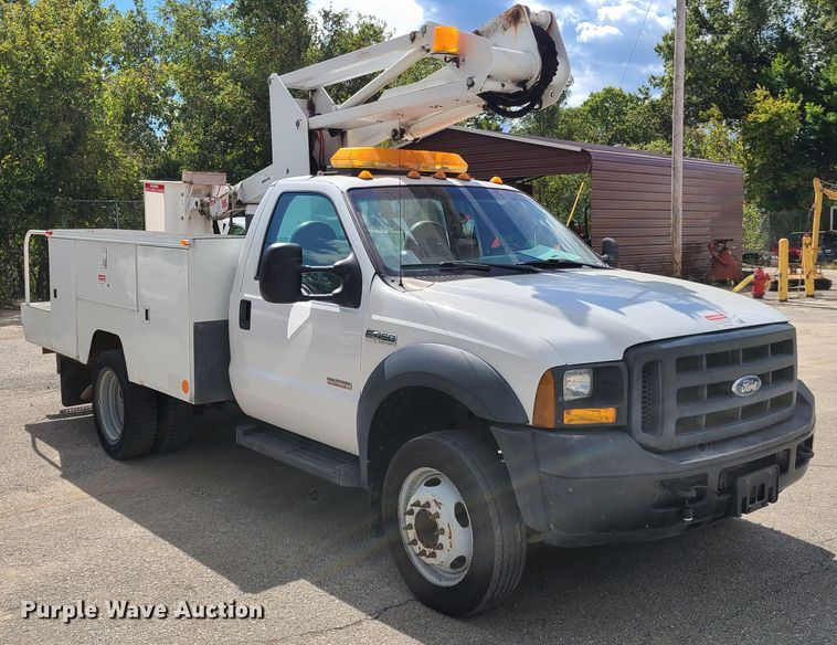 image for item DY9933 2006 Ford F450 Super Duty  bucket truck