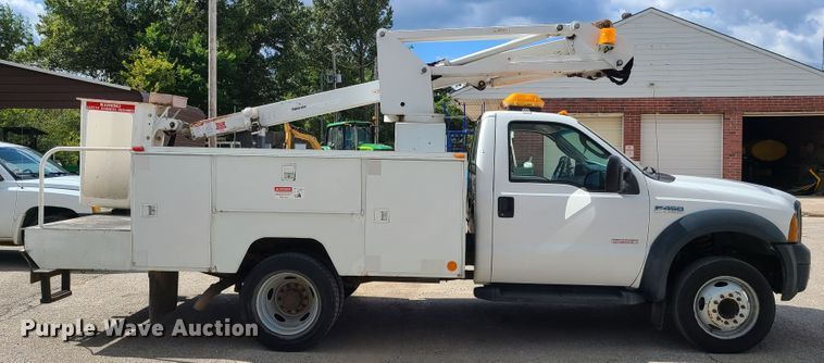image for item DY9933 2006 Ford F450 Super Duty  bucket truck