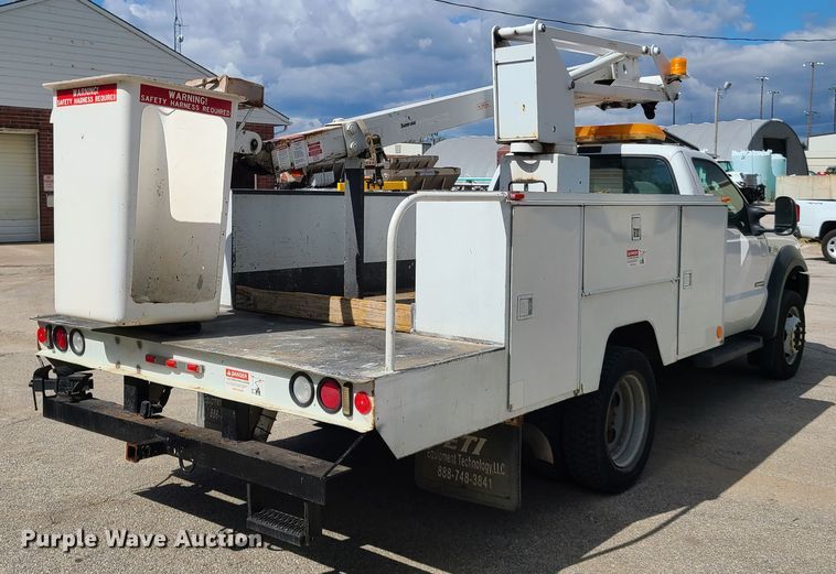 image for item DY9933 2006 Ford F450 Super Duty  bucket truck