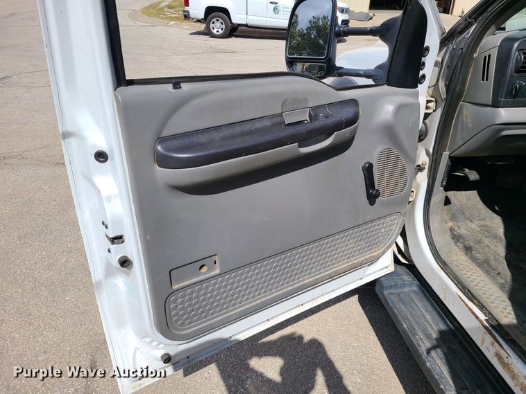 image for item DY9933 2006 Ford F450 Super Duty  bucket truck