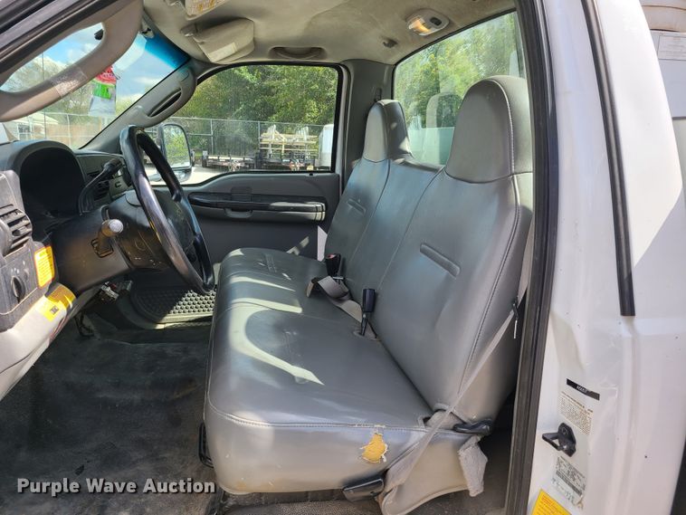 image for item DY9933 2006 Ford F450 Super Duty  bucket truck