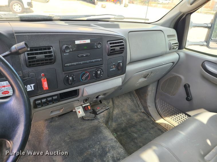 image for item DY9933 2006 Ford F450 Super Duty  bucket truck