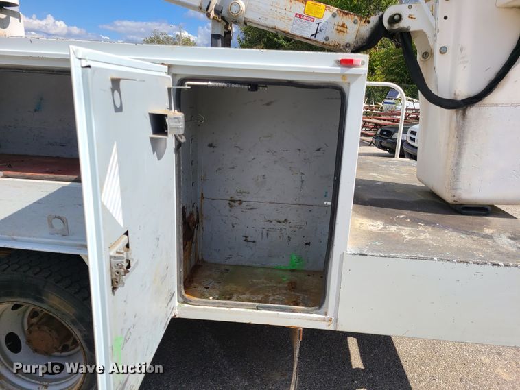 image for item DY9933 2006 Ford F450 Super Duty  bucket truck