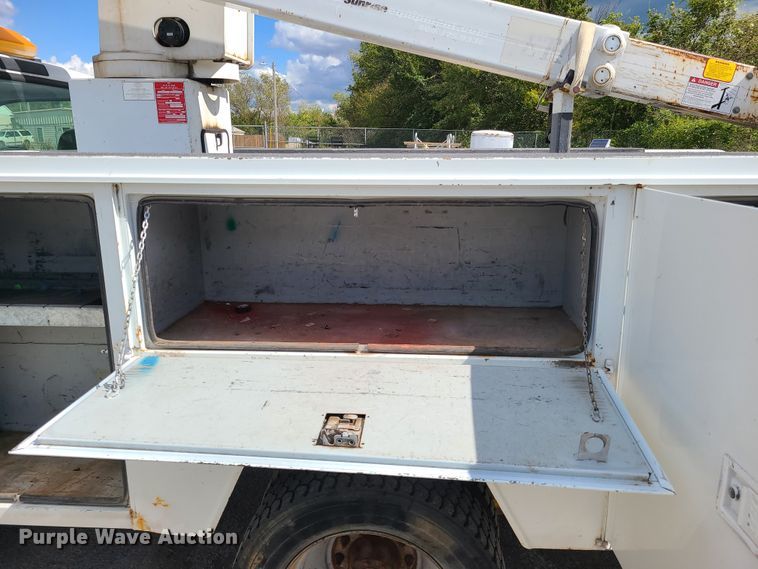 image for item DY9933 2006 Ford F450 Super Duty  bucket truck
