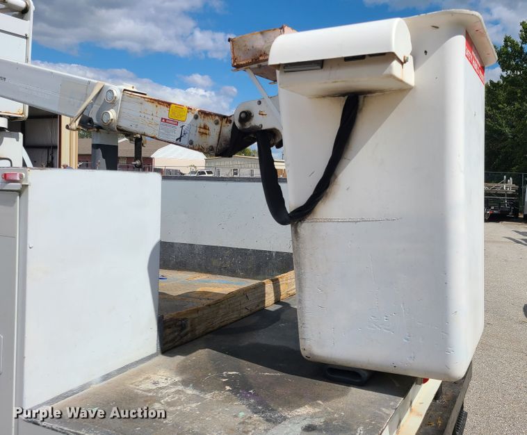 image for item DY9933 2006 Ford F450 Super Duty  bucket truck