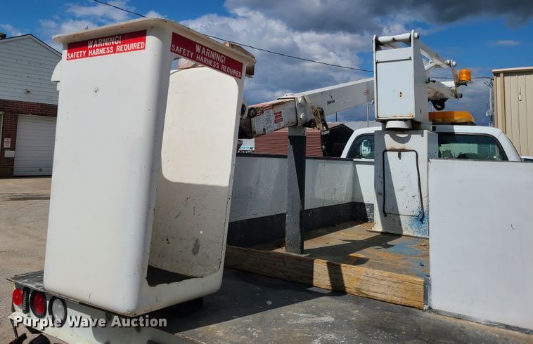image for item DY9933 2006 Ford F450 Super Duty  bucket truck