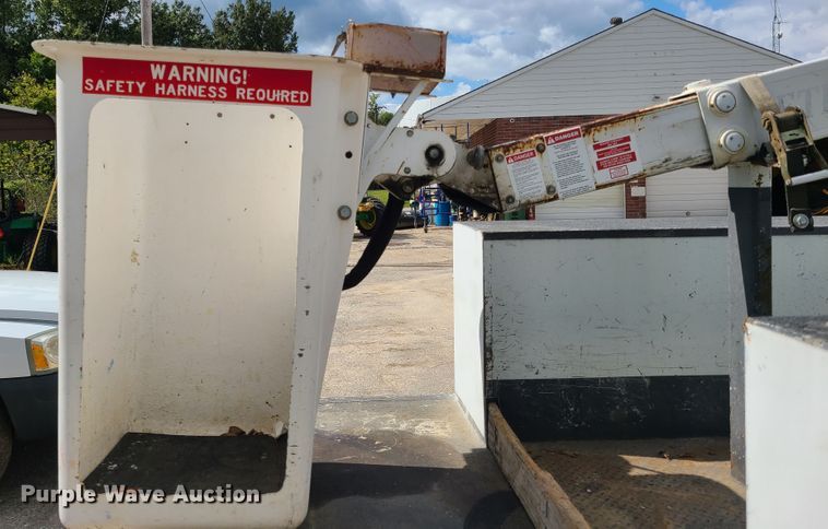 image for item DY9933 2006 Ford F450 Super Duty  bucket truck