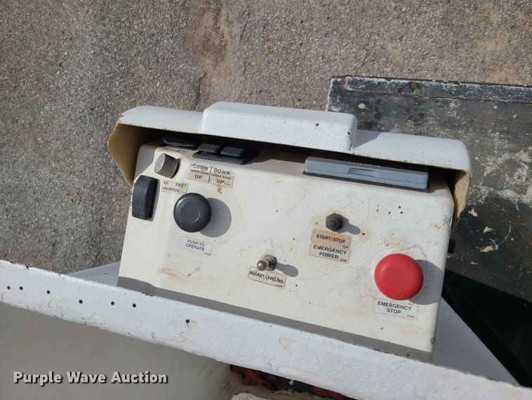 image for item DY9933 2006 Ford F450 Super Duty  bucket truck