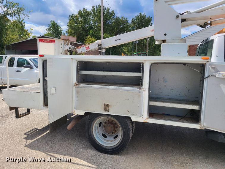 image for item DY9933 2006 Ford F450 Super Duty  bucket truck