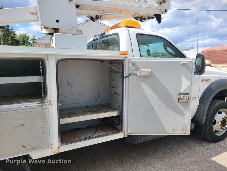 image for item DY9933 2006 Ford F450 Super Duty  bucket truck