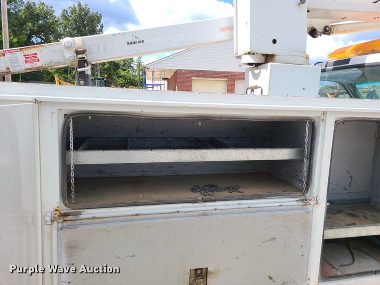 image for item DY9933 2006 Ford F450 Super Duty  bucket truck