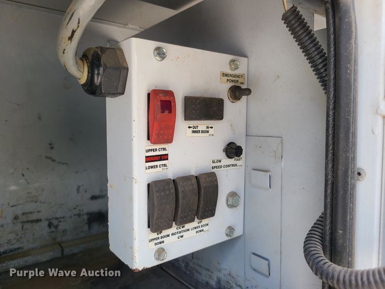 image for item DY9933 2006 Ford F450 Super Duty  bucket truck