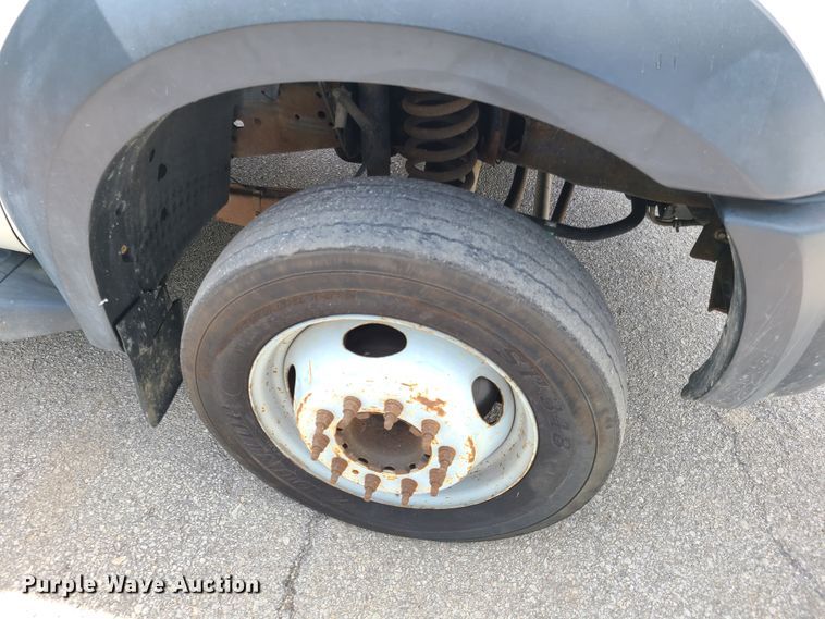 image for item DY9933 2006 Ford F450 Super Duty  bucket truck