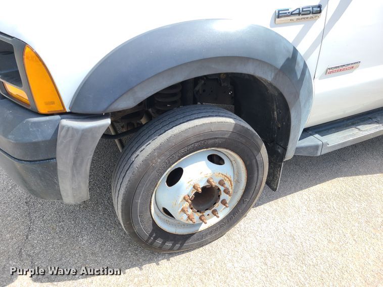 image for item DY9933 2006 Ford F450 Super Duty  bucket truck