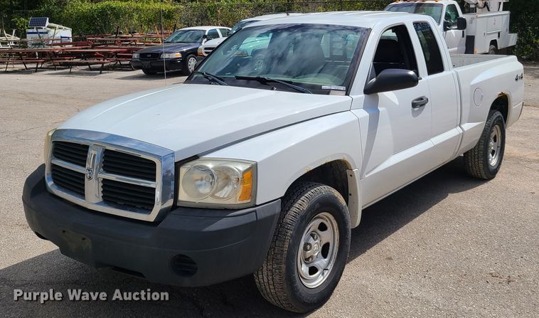 image for item DY9934 2005 Dodge Dakota  Club Cab pickup truck
