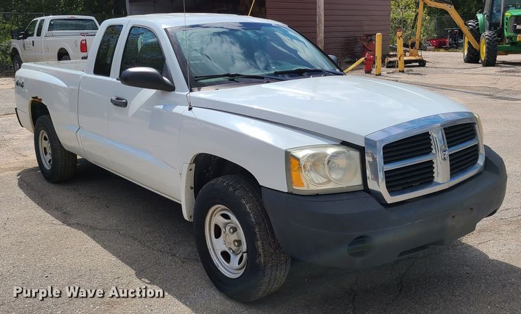 image for item DY9934 2005 Dodge Dakota  Club Cab pickup truck