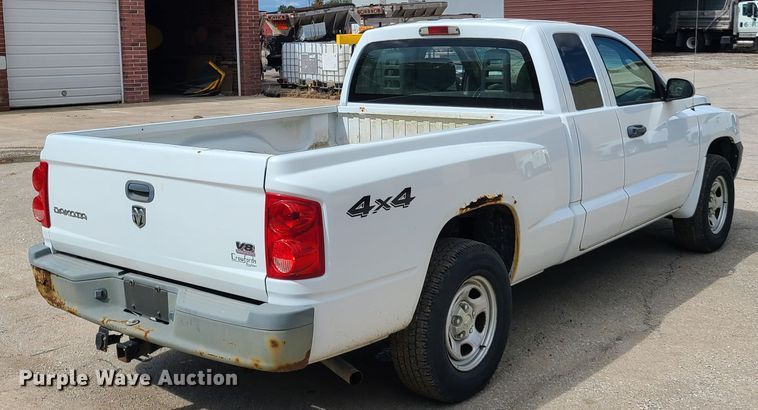 image for item DY9934 2005 Dodge Dakota  Club Cab pickup truck