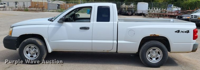 image for item DY9934 2005 Dodge Dakota  Club Cab pickup truck