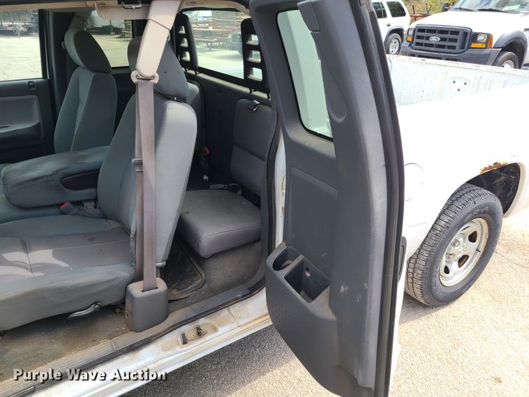 image for item DY9934 2005 Dodge Dakota  Club Cab pickup truck